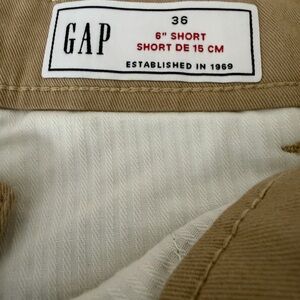 GAP Men's Beige Flat Front Shorts